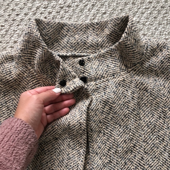 Open sweater/ cape / coat - Picture 2 of 5